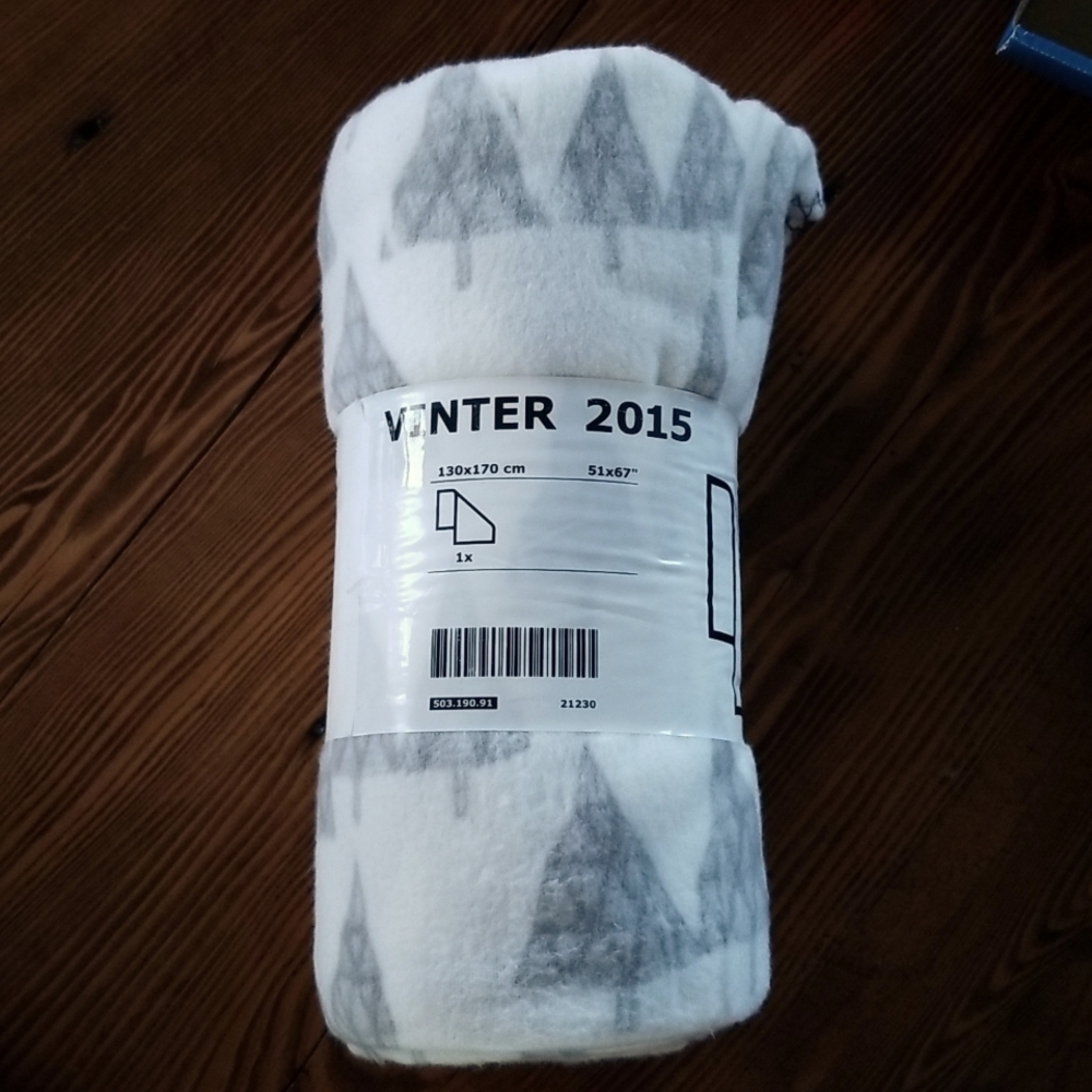 IKEA Throw with Cristmas Tree Shapes
Vinter 2015